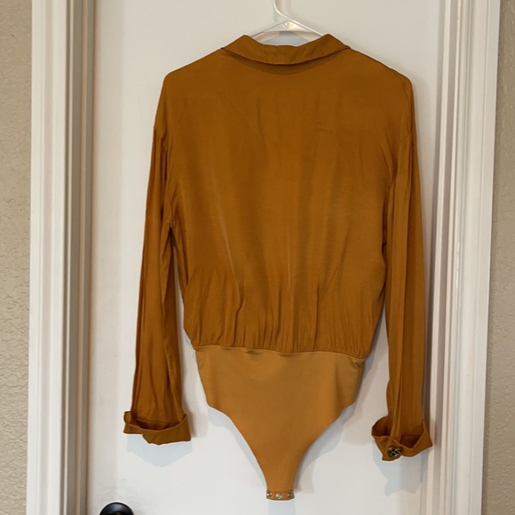 Beautiful bloggers fav metallic bodysuit - Picture 3 of 3